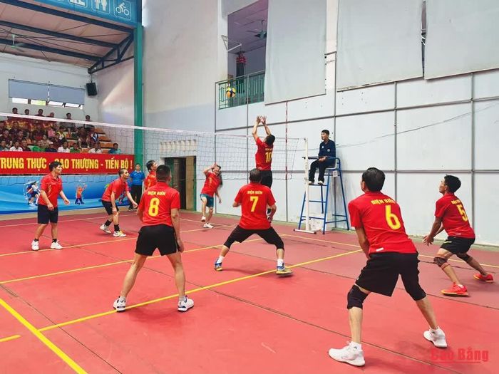 Trận thi đấu giữa đội Sở Văn hóa, Thể thao và Du lịch Hưng Yên và Hội Người cao tuổi Điện Biên.