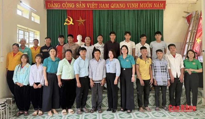 Xã Ca Thành ra mắt Tổ hợp tác “Chăn nuôi lợn thịt”.