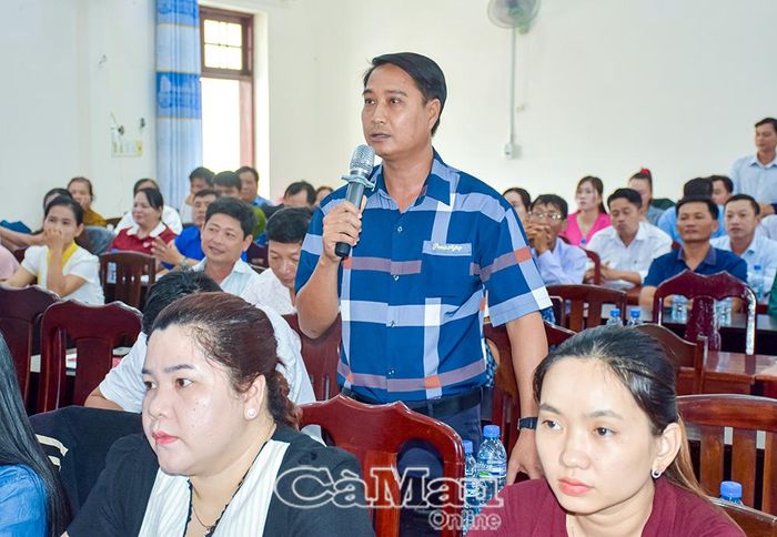Cử tri Ngô Minh Hà (ấp Nam Hưng) kiến nghị chế độ, chính sách cho cán bộ ở ấp.