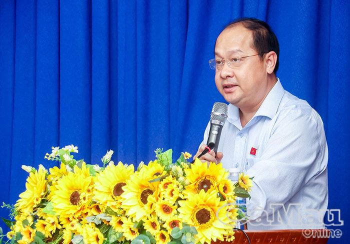 Thay mặt Đoàn Đại biểu Quốc hội, Giám đốc Sở Khoa học và Công nghệ tỉnh Cà Mau Nguyễn Phương Bắc ghi nhận, tiếp thu các ý kiến, kiến nghị của cử tri; 