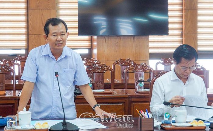 Phó Giám đốc Thường trực Báo và phát thanh, truyền hình Cà Mau Ngô Minh Toàn chia sẻ giải pháp nâng cao chất lượng sinh hoạt chi bộ tại đơn vị.