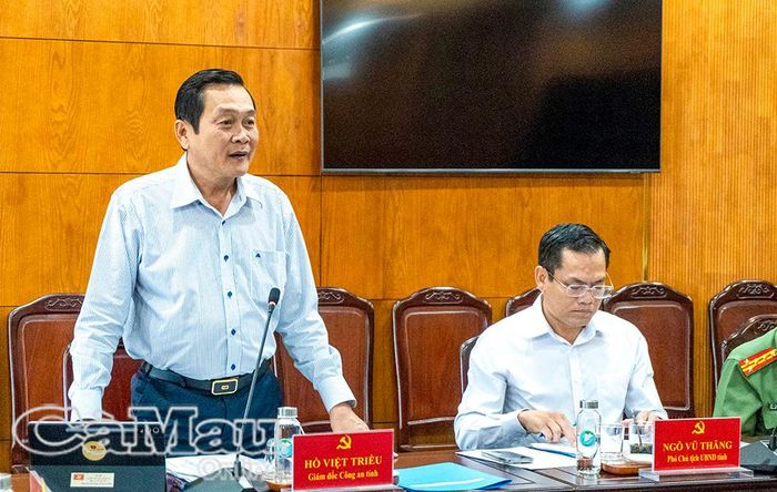 Thiếu tướng Hồ Việt Triều, Uỷ viên Ban Thường vụ Tỉnh uỷ, Giám đốc Công an tỉnh, phát biểu tại cuộc họp.
