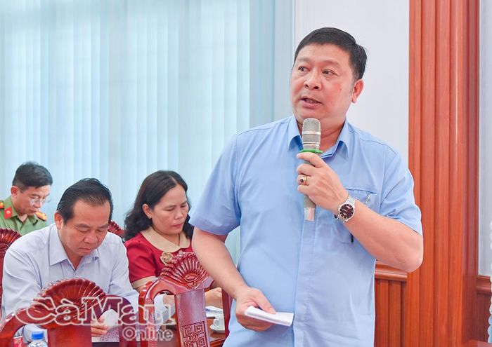  Phó Giám đốc Sở Nội vụ Lê Minh Hiền trả lời các ý kiến của cử tri liên quan hồ sơ người có công và chế độ tiền lương.