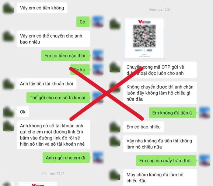 Tin nhắn trò chuyện của nạn nhân với đối tượng. Ảnh: CA.