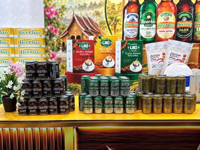 Đa dạng các sản phẩm đặc sản Lào được giới thiệu tại Tuần lễ.