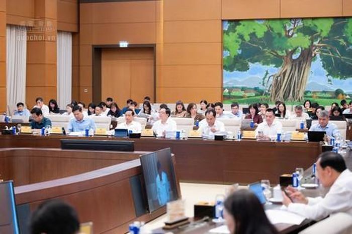 Các đại biểu tham dự Phiên họp
