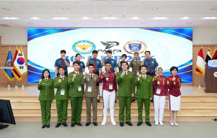 Đoàn cán bộ, học viên Học viện CSND cùng các nước tham dự Hội nghị.
