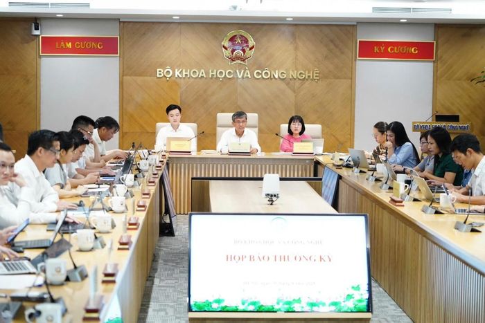 Thứ trưởng Bộ Khoa học Công nghệ Trần Trung Tính chủ trì buổi họp báo. Ảnh: mst.gov.vn