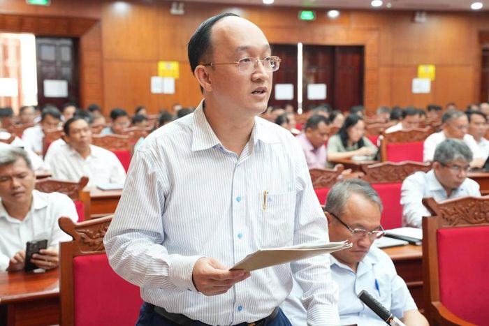 Đại biểu tham dự và phát biểu tại hội nghị.