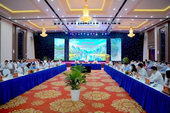 Toàn cảnh Hội thảo khoa học “Phát triển nông nghiệp sinh thái, xanh, tuần hoàn gắn với bảo vệ môi trường, thích ứng với biến đổi khí hậu và phát triển nông thôn bền vững”, tổ chức tại Ninh Bình ngày 30/9/2026.