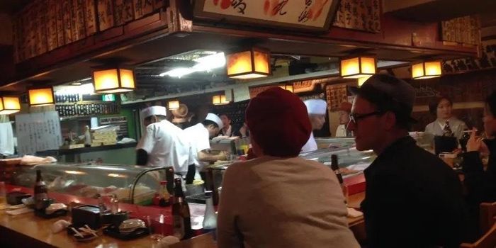 Một quầy hàng basashi tại thành phố Kumamoto, Nhật Bản. (Ảnh: JeePee)