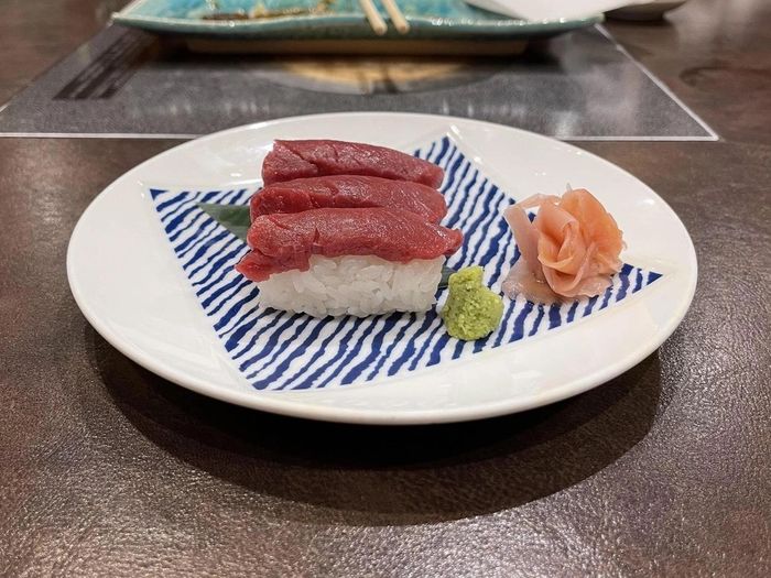 Thịt ngựa được chế biến ăn với cơm, thơm ngon không kém món sushi truyền thống. (Ảnh: Nagano)