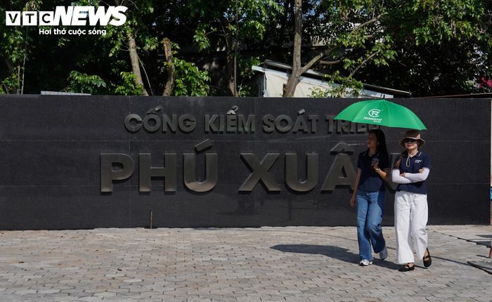 Cống Cầu Kinh và cống Bà Bướm đạt 96% tiến độ. Hiện các đơn vị đang hoàn thiện lát gạch sau kè, đường vận hành, nhà quản lý và các hạng mục cảnh quan, cây xanh. 