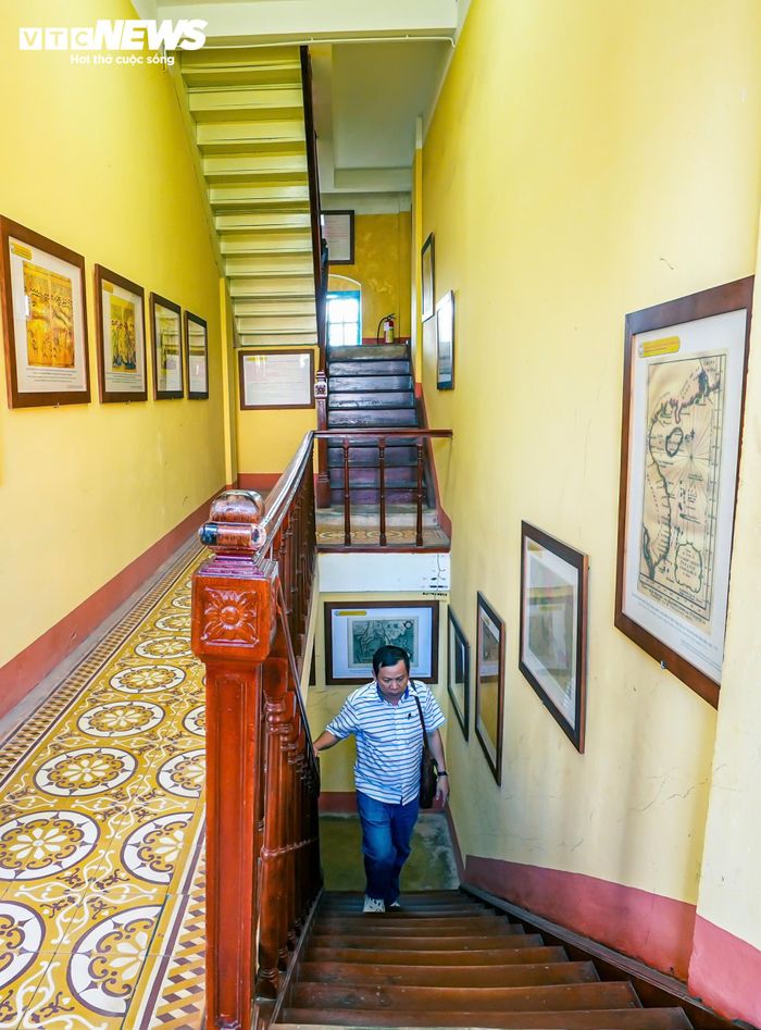 Hiện nay Thư viện Đại học Quy Nhơn vẫn mở cửa đón khách tham quan vào giờ hành chính. Nơi đây trở thành điểm check-in lý tưởng, thu hút đông đảo du khách yêu kiến trúc và các cựu sinh viên trở về. Giữa nhịp sống hiện đại, công trình gần 100 năm tuổi vẫn như nhịp cầu nối liền quá khứ - hiện tại.