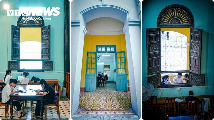 Những cấu trúc mái vòm, những bộ cửa gỗ cổ kính nổi bật trên nền tường xanh mát mang lại hiệu ứng thị giác lãng mạn, giúp không gian bên trong luôn thoáng đãng, đón ánh sáng tự nhiên và luồng gió biển khí hậu nhiệt đới miền Trung.