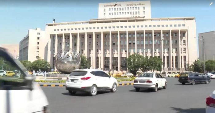 Mỹ tuyên bố dỡ bỏ lệnh cấm xuất khẩu vũ khí toàn diện kéo dài nhiều năm đối với Syria, mở đường cho việc xem xét theo từng trường hợp các thương vụ bán thiết bị quân sự và cung cấp dịch vụ an ninh cho Damascus. Ảnh: Reuters