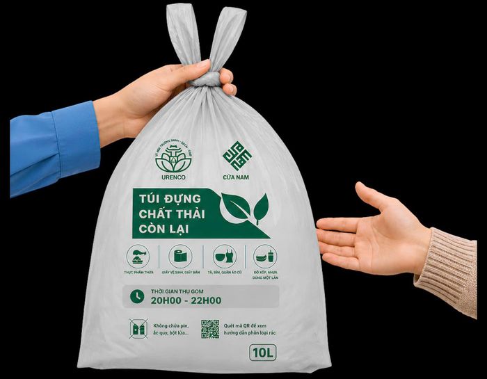 Túi tiêu chuẩn đựng rác. Ảnh: Thanh Hồng