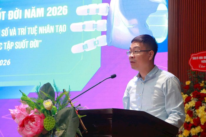 Phó Chủ tịch UBND phường Tây Hồ Nguyễn Việt Cường phát biểu. Ảnh: Hoàng Lân