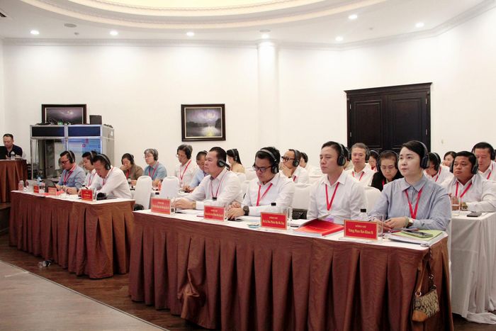 Các cán bộ Thủ đô Viêng Chăn tại lớp đào tạo, bồi dưỡng. Ảnh: Lê Phương