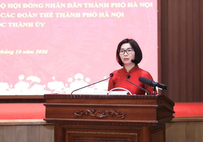 Phó Bí thư Thành ủy, Bí thư Đảng ủy, Chủ tịch HĐND thành phố Hà Nội Phùng Thị Hồng Hà phát biểu tại hội nghị. Ảnh: Quang Thái