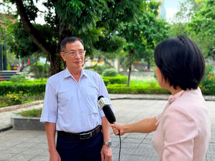 Ông Nguyễn Mạnh Khởi, trưởng thôn Toàn Thắng trao đổi với phóng viên. Ảnh: Thanh Hà