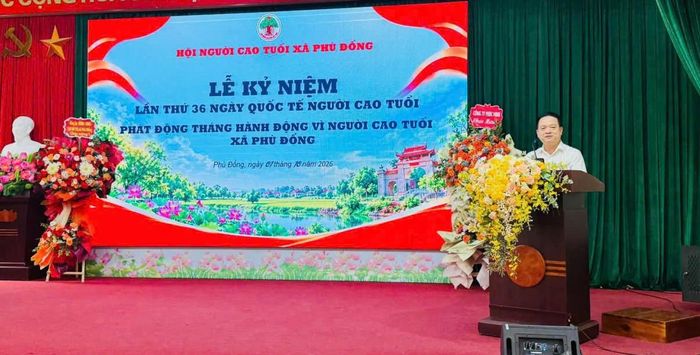 Phó Chủ tịch UBND xã Phù Đổng Nguyễn Đình Quang phát biểu tại hội nghị. Ảnh PV