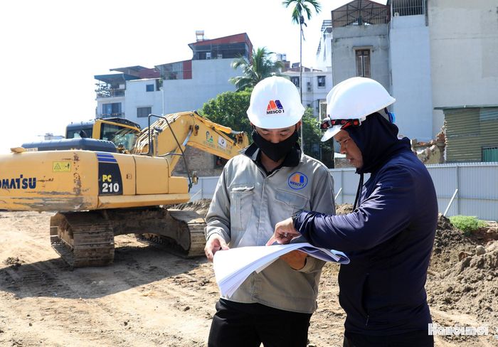 Nhà thầu phấn đấu đến ngày 10-10, hoàn thành phần bên phải đường để người dân có thể đi lại.