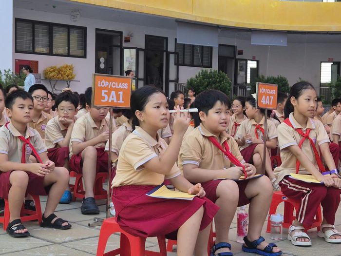 Học sinh Trường Tiểu học Bùi Quốc Khái tham dự sự kiện. Ảnh: TA