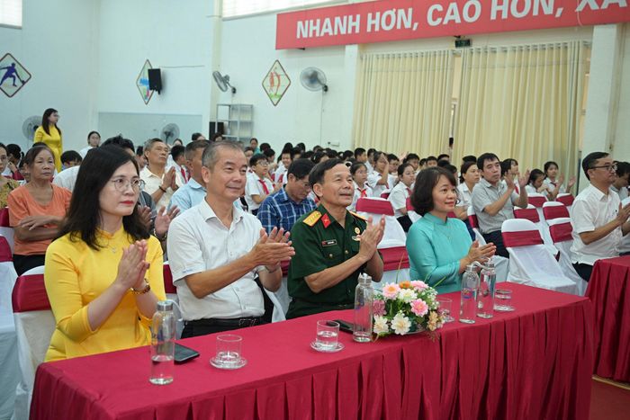 Tuần lễ năm nay có chủ đề “Thực học, thực hành, làm chủ công nghệ số và trí tuệ nhân tạo để xây dựng xã hội học tập, đẩy mạnh học tập suốt đời”. Ảnh: Thái Phương