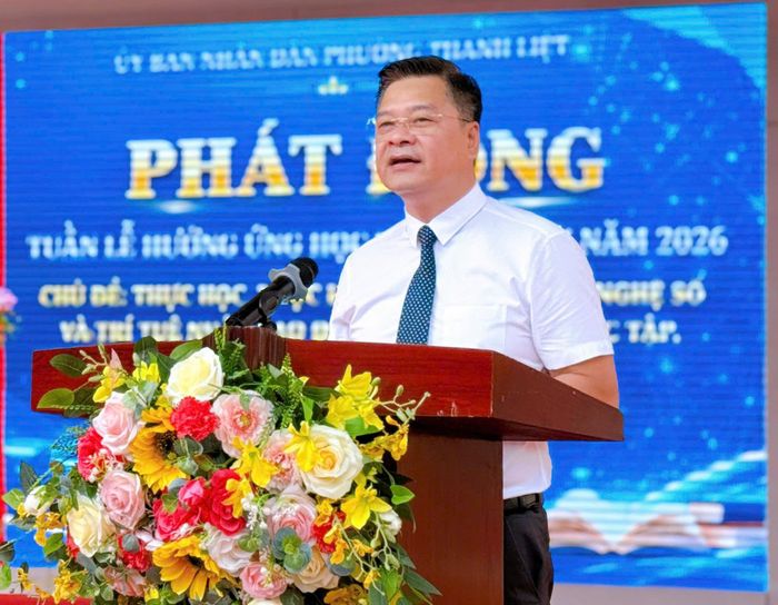 Phó Chủ tịch UBND phường Nguyễn Anh Tuấn phát biểu khai mạc tại buổi lễ. Ảnh: PV