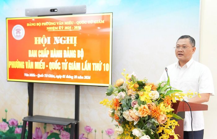 Bí thư Đảng ủy phường Văn Miếu - Quốc Tử Giám Vũ Xuân Hùng phát biểu tại hội nghị. Ảnh: Vân Hà