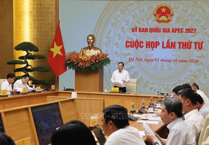 Phó Thủ tướng Thường trực Phạm Gia Túc, Chủ tịch Ủy ban Quốc gia APEC 2027, phát biểu chỉ đạo tại cuộc họp. Ảnh: TTXVN