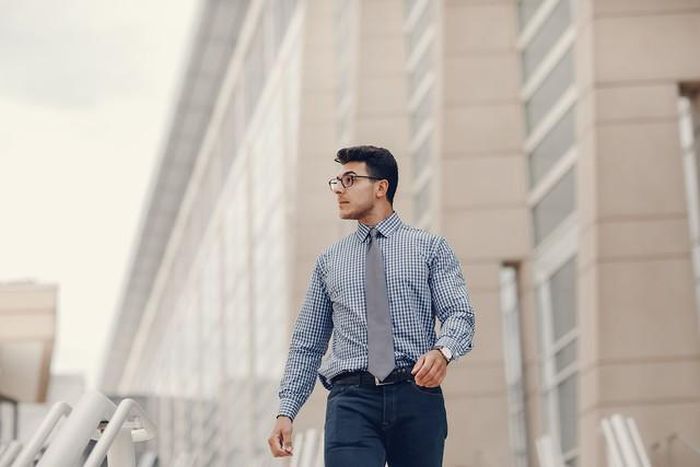 Đầu tư cho tri thức giúp đàn ông có thêm khả năng thích nghi. Đầu tư cho sức khỏe giúp họ có đủ năng lượng để tận hưởng thành quả lao động. Ảnh minh họa