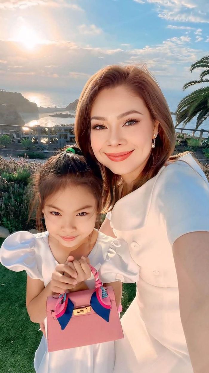 Trong hôn nhân, Thanh Thảo được chồng yêu thương hết lòng. Được biết, chồng nữ ca sĩ là chủ của nhiều phòng khám nha khoa tại Mỹ và một phòng khám tại Đà Nẵng. Khi ở Mỹ, cả gia đình cô sinh sống trong căn biệt thự rộng lớn tại California. Sau khi sinh con, cô vẫn hoạt động ca hát với những chuyến lưu diễn châu Âu cùng chồng và con gái.