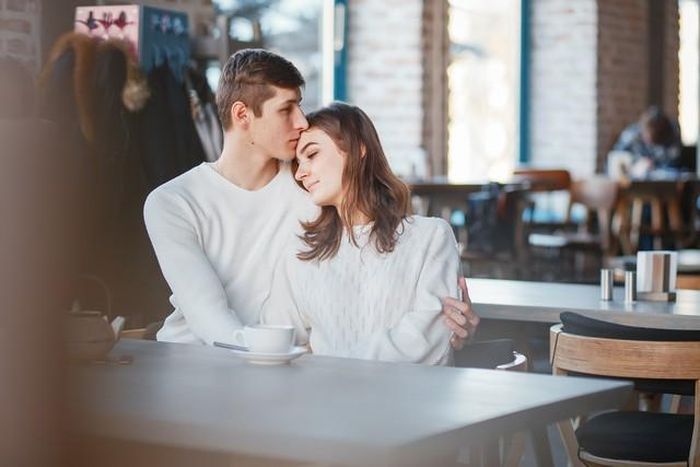 Với Thiên Bình, sự lãng mạn không chỉ xuất hiện trong giai đoạn yêu nhau mà còn có thể được duy trì khi đã kết hôn. Ảnh minh họa