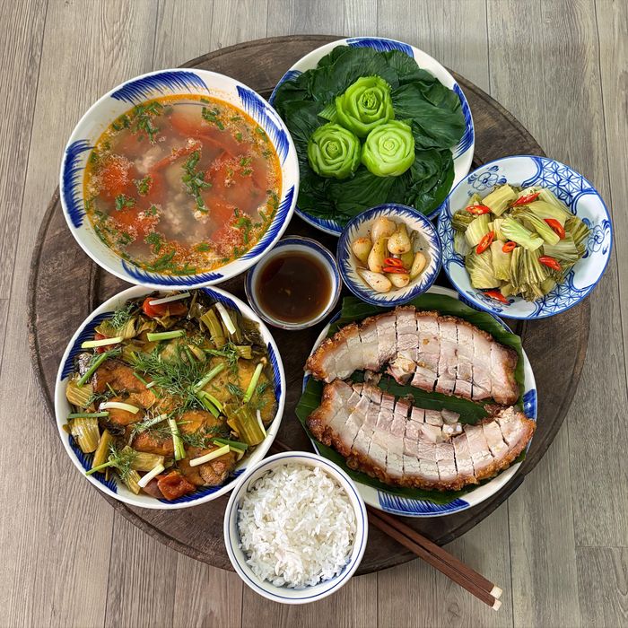 Gợi ý mâm cơm mùa thu với các món ăn quen thuộc, phù hợp cho bữa cơm gia đình.