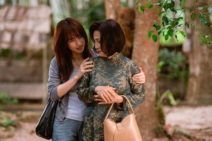 Phương Anh Đào và Hồng Đào trên phim.