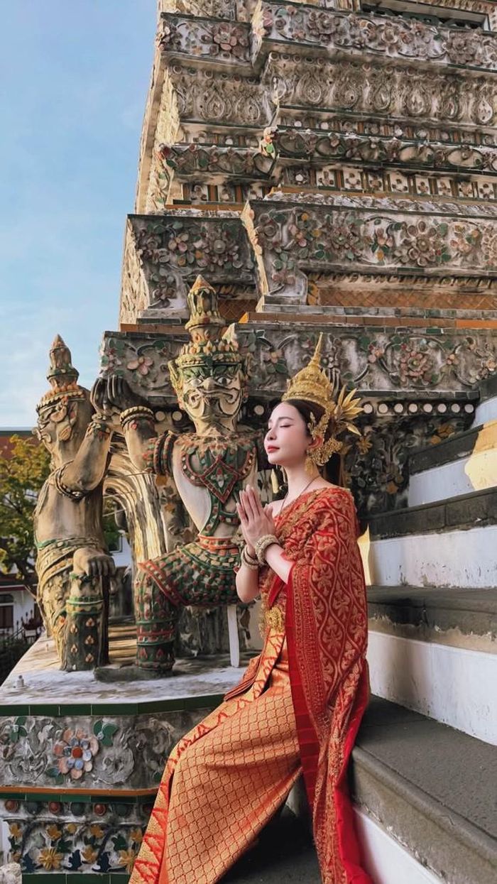 Cô chưa nghĩ xa hơn trong mối quan hệ này và hiện tại tận hưởng cuộc sống của hai người.