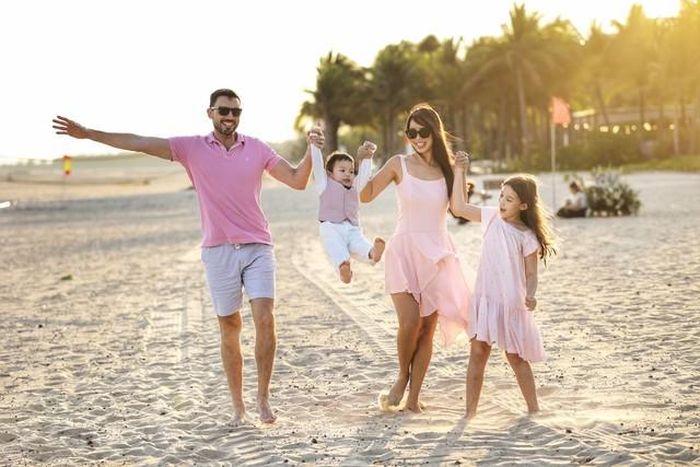 Gia đình hạnh phúc viên mãn của Hà Anh và chồng Tây.