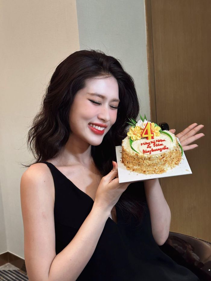 Hoa hậu Đoàn Thiên Ân chia sẻ hình ảnh đánh dấu sau 4 năm đăng quang Miss Grand Vietnam 2022. Khi đó, Thiên Ân 22 tuổi, sinh viên Trường Đại học Công nghiệp TP HCM.