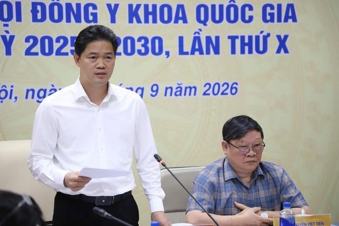Ủy viên dự khuyết Ban Chấp hành Trung ương Đảng, Thứ trưởng Thường trực Bộ Y tế TS.BS Vũ Mạnh Hà phát biểu chỉ đạo tại phiên họp. Ảnh: Trần Minh