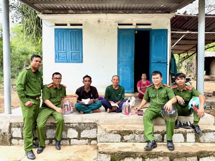 Ông Nguyễn Thành Phú chia sẻ, thông qua những chuyến đi đặc biệt, người dân thêm tin yêu cán bộ, chiến sĩ công an. Ảnh: TP.