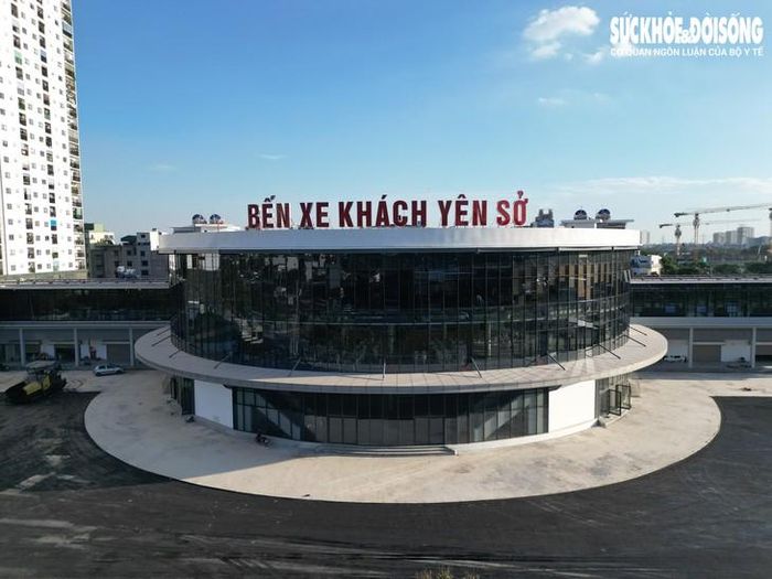 Công trình có tổng mức đầu tư gần 120 tỷ đồng, rộng 27.500m2, nằm dọc theo trục Vành đai 3 đoạn qua phường Yên Sở và cách bến xe Nước Ngầm khoảng 2km, cách bến xe Giáp Bát gần 5km.