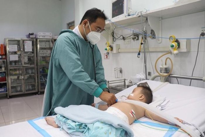 Trẻ mắc bệnh tay chân miệng được điều trị tại Bệnh viện Nhi đồng 2. Ảnh: Bệnh viện cung cấp