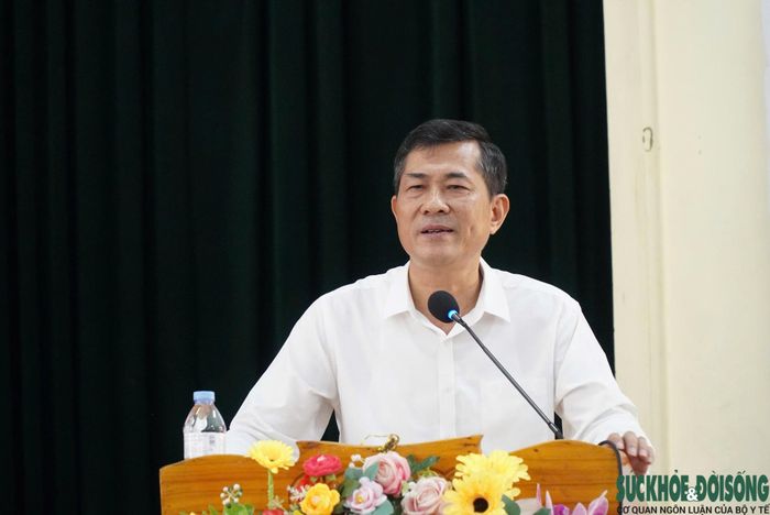 Ông Thái Văn Thành, Phó Chủ tịch UBND tỉnh Nghệ An mong muốn phụ huynh chia sẻ, sớm đưa con em tới trường. Ảnh: Song Hoàng