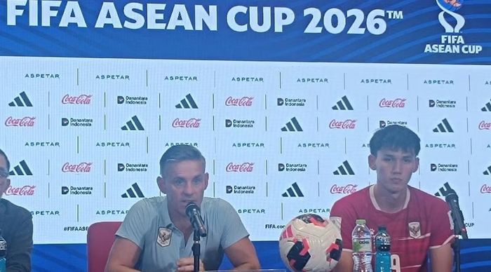 HLV John Herdman của ĐT Indonesia giải thích về sự thay đổi thời gian bù giờ. Ảnh: Detik.