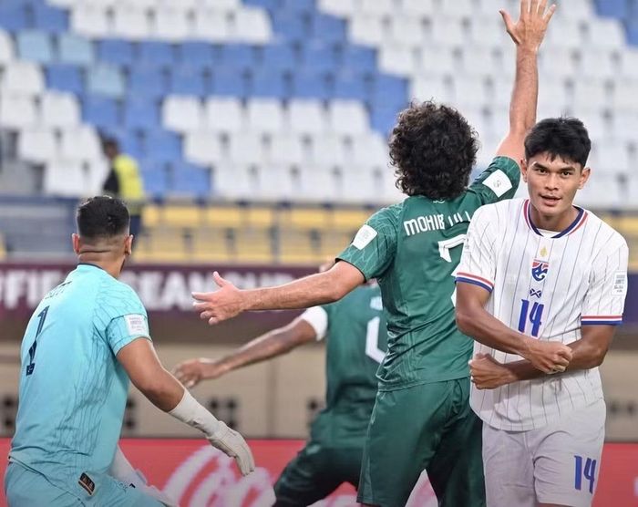 ĐT Pakistan thua đậm trước ĐT Thái Lan ở FIFA ASEAN Cup. Ảnh: TPO.