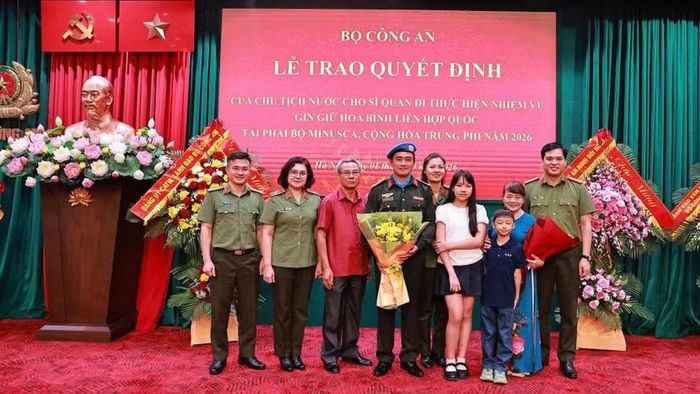Trung tá Trần Trọng Nguyên mang theo niềm tin, sự ủng hộ của lãnh đạo, gia đình, bạn bè của đồng đôi, của thanh niên CAND và sự quyết tâm của người sĩ quan CAND Việt Nam.