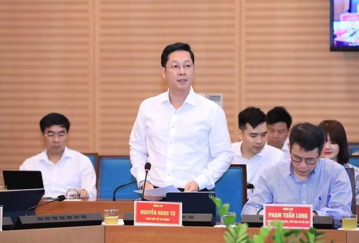 Giám đốc Sở Tài chính Hà Nội Nguyễn Ngọc Tú báo cáo
