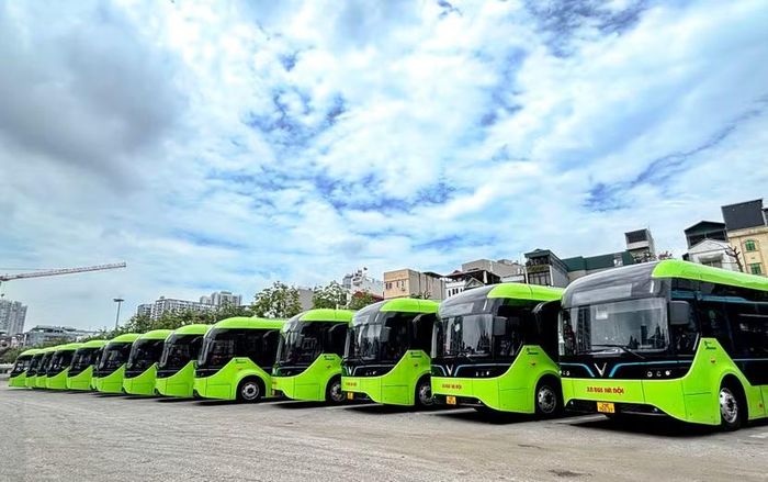 Hà Nội yêu cầu sớm hoàn thành các thủ tục để triển khai tuyến buýt điện liên tỉnh Hà Nội- Hưng Yên